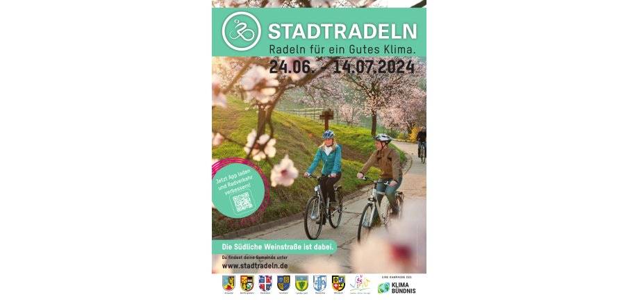 Plakat für das Stadtradeln 2024 im Kreis Südliche Weinstraße vom 24. Juni bis zum 14. Juli. Es zeigt ein Bild mit einer jungen Radfahrerin und einem jungen Radfahrer, die auf einem von blühenden Mandelbäumen gesäumten Radweg unterwegs sind. 